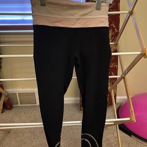 Lululemon pacesetter running crops